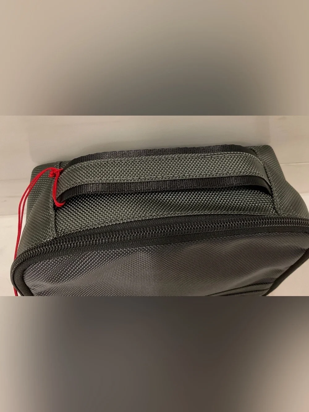 NEW TUMI Zippered CUBE TRAVEL POUCH - Cosmetic Bag - SEAL GRAY